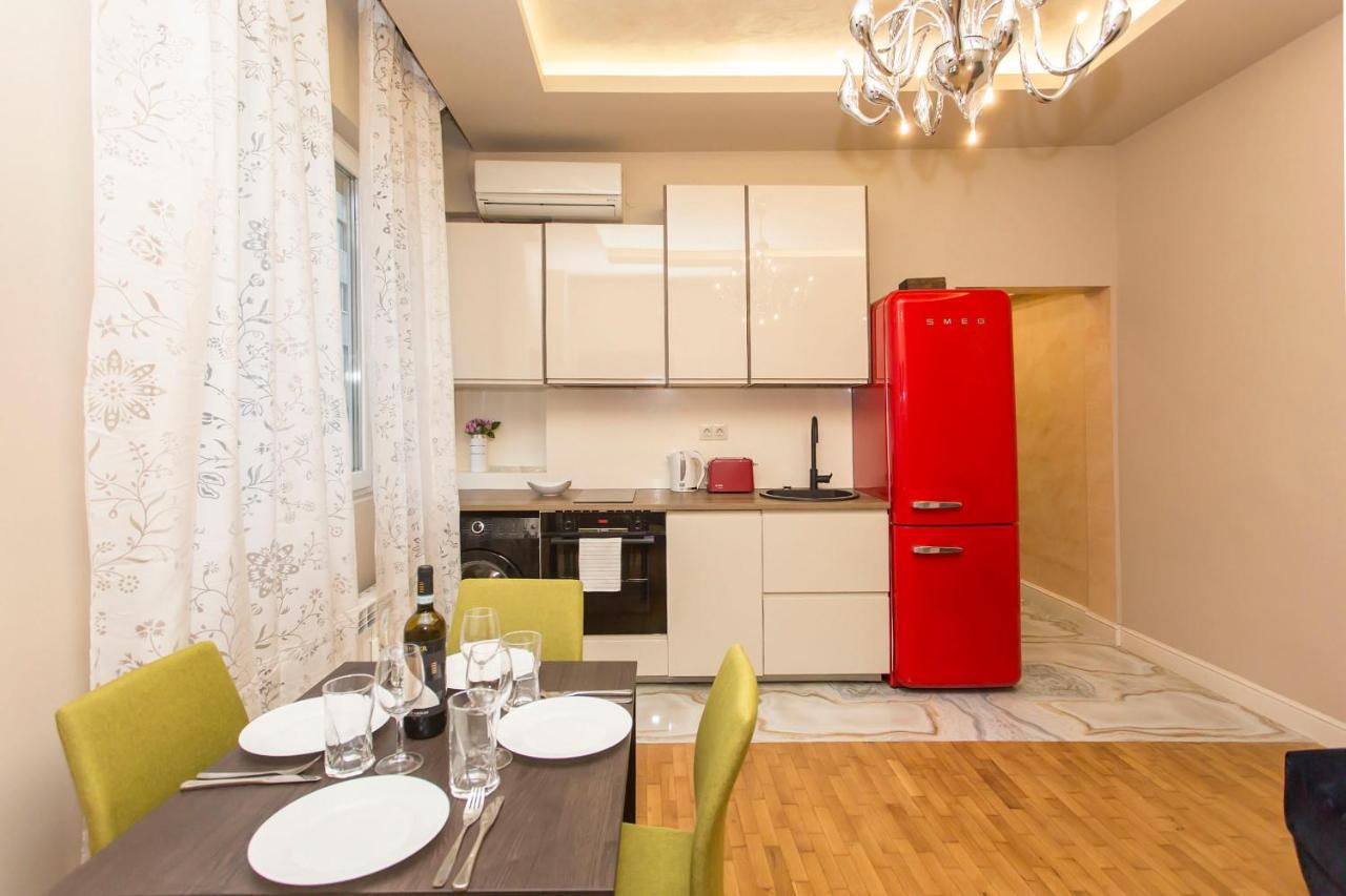Apartment Elegant 2bdr With A Balcony *