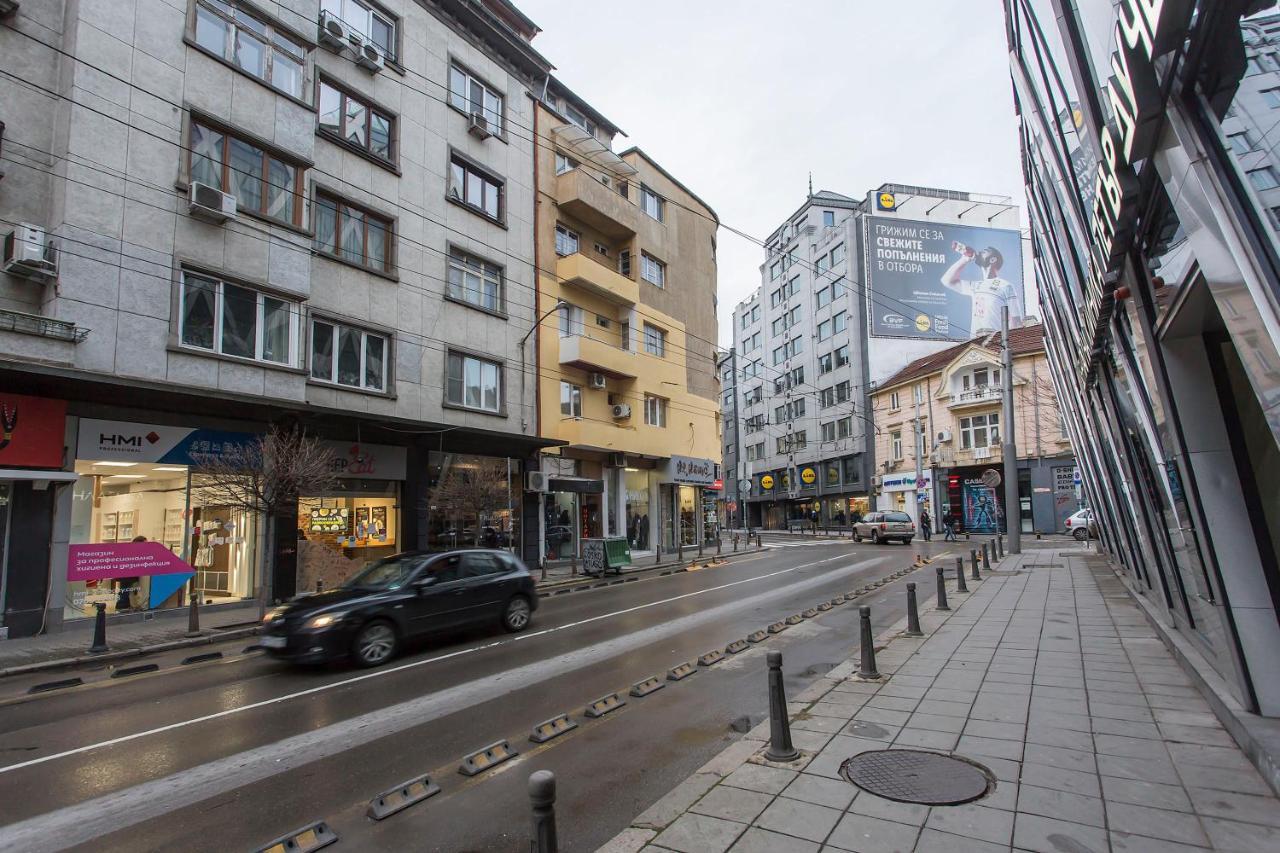 Elegant 2bdr With A Balcony Apartment