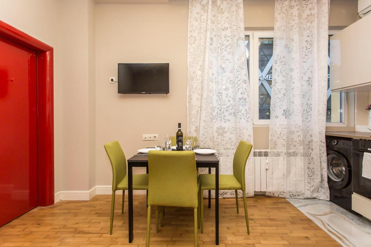 Apartment Elegant 2bdr With A Balcony